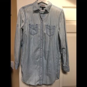 Banana Republic Chambray Shirt. Size M